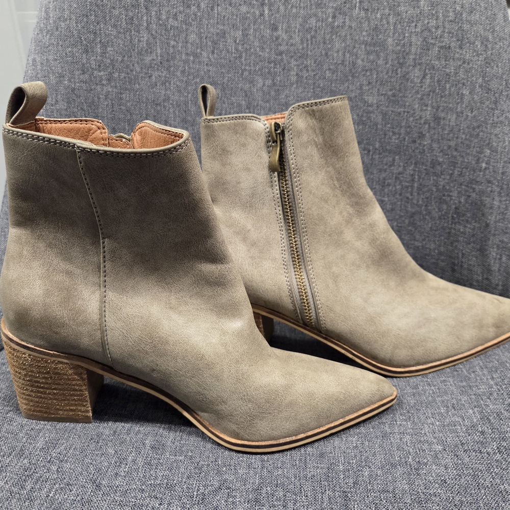 Cindy Ankle Boot - Picture 2 of 8